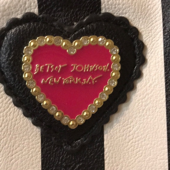 Betsey Johnson purse. - Picture 2 of 4